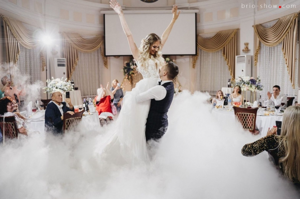 Тяжелый дым на свадебный танец в Туле