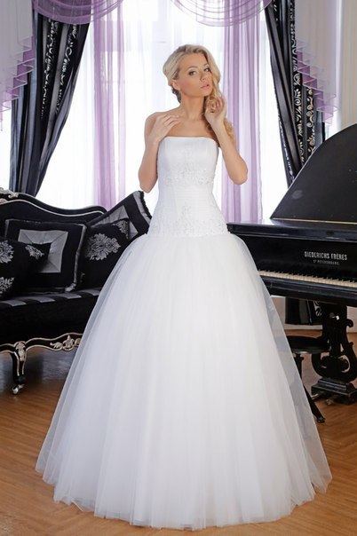 Платье невесты с минимальным декором